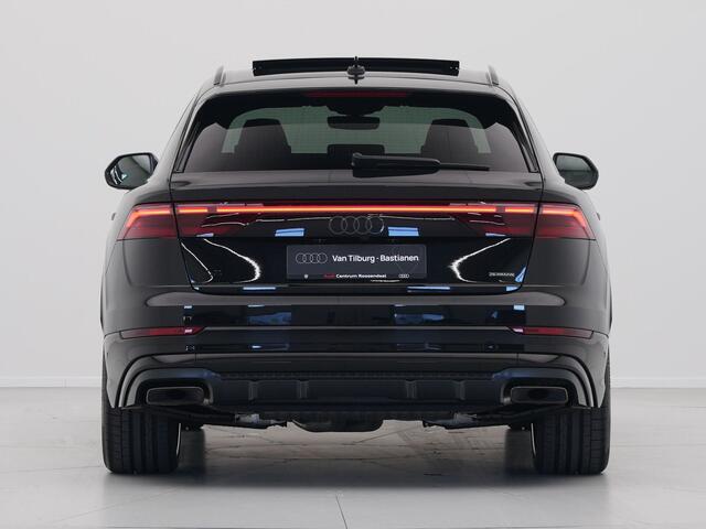 Audi Q8 60 TFSI e quattro Pro Line S S Line Competition Panoramadak Wegklapbare trekhaak 23'' Lichtmetalen velgen Vierwiel besturing 55
