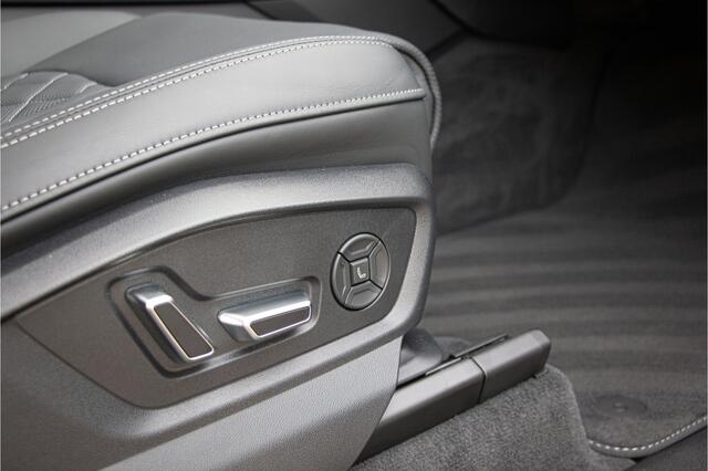 Audi Q8 55 TFSI e Quattro S-Line 394PK NL AUTO | ACC | 360 Cam | Massage + Ventilatie + | Softclose | Carbon | Stoel & Bankverwarming | Lane & Side Assist | Pano | Park Assist | B&O | Head Up | 23"| Matrix | E.TH 3500KG | BTW | Luchtvering | Vierwielbesturing | N