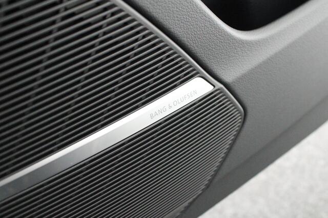 Audi Q8 60 TFSI e 490pk quattro Pro Line S Competition Trekhaak 360Camera Head-Up B&O Leder Laser Led Keyless Panoramadak