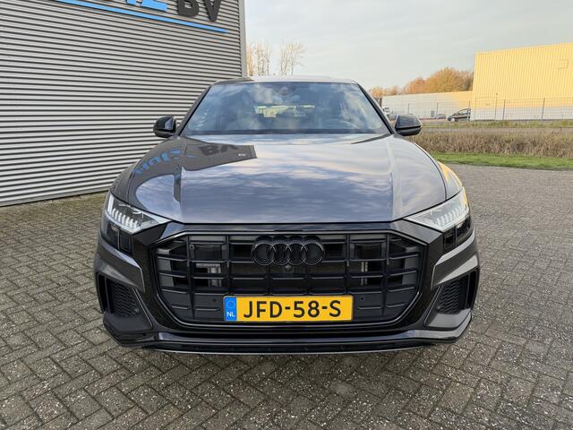 Audi Q8 60 TFSI e 467 PK Quattro Pro Line S-Line Competition SQ8 Diffuser Panoramadak S-Line Sportstoelen Plus Trekhaak Stuurverwarming Stoelverkoeling ACC Audi Exclusive Individueel-lak Rotor Grau!