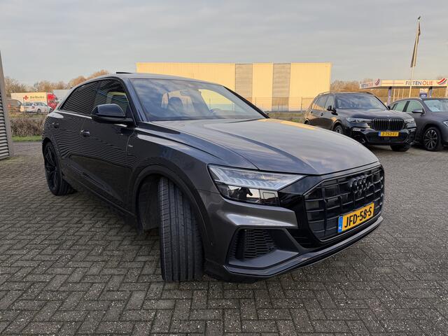 Audi Q8 60 TFSI e 467 PK Quattro Pro Line S-Line Competition SQ8 Diffuser Panoramadak S-Line Sportstoelen Plus Trekhaak Stuurverwarming Stoelverkoeling ACC Audi Exclusive Individueel-lak Rotor Grau!