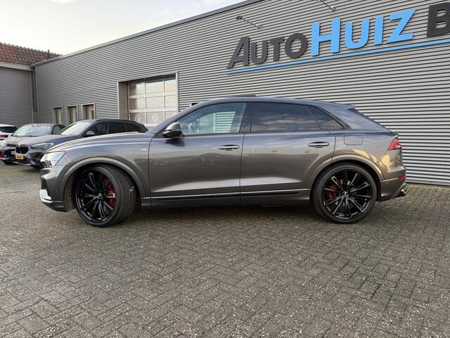 Audi Q8 60 TFSI e 467 PK Quattro Pro Line S-Line Competition SQ8 Diffuser Panoramadak S-Line Sportstoelen Plus Trekhaak Stuurverwarming Stoelverkoeling ACC Audi Exclusive Individueel-lak Rotor Grau!