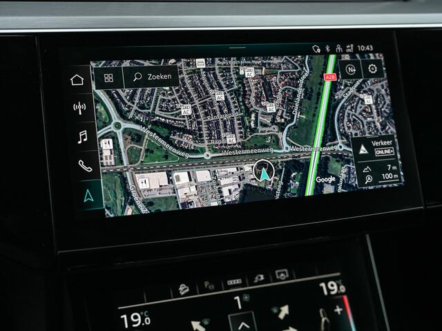 Audi Q8 e-tron 50 quattro S Edition 95 kWh · NL-auto · Panoramadak · RS-seats Memory seats · Leder · Adaptive cruise · Keyless · Stuurverwarming