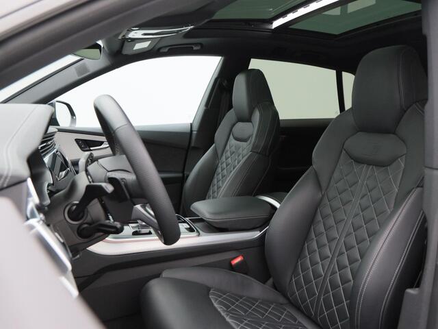 Audi Q8 60 TFSi e 490 Pk quattro S-Line Competition | Adaptive Cruise | Stoelverwarming | Panoramadak | 360 Camera | Navigatie | Trekhaak | 23 Inch | 10.002 Km!!