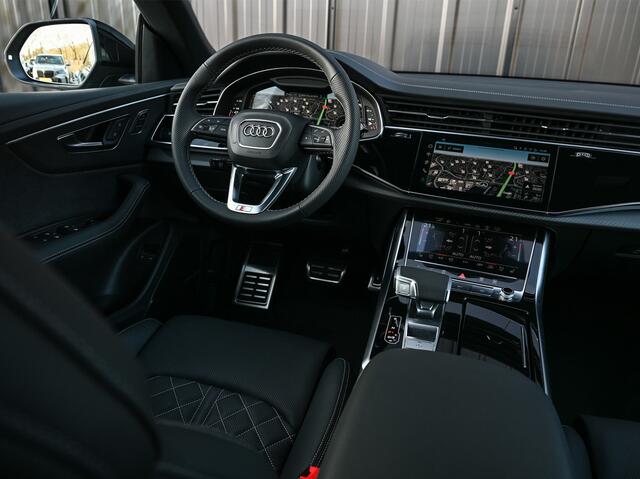 Audi Q8 60 TFSI e Competition · Audi Exclusive · S-seats met massage · Panoramadak · Adaptive cruise · Stoelverwarming en ventilatie · Ambiance interieur · B&O audio · Soft close · 360 Camera · Elektr. trekhaak · Carbon inleg · Head up · 5 jaar garantie