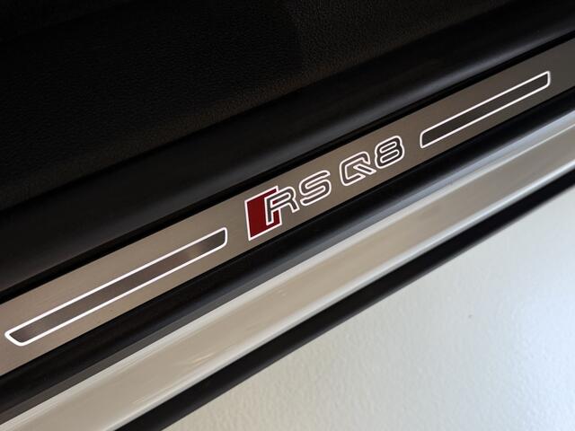 Audi Q8 4.0 TFSI V8T 601PK RS Q8 q. / carbon / ceramic brakes / B&O