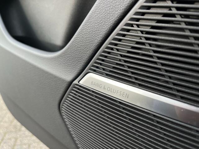 Audi Q8 55 TFSI E Q S-LINE - MAXTON - PANO - RS ZETELS - 22 INCH