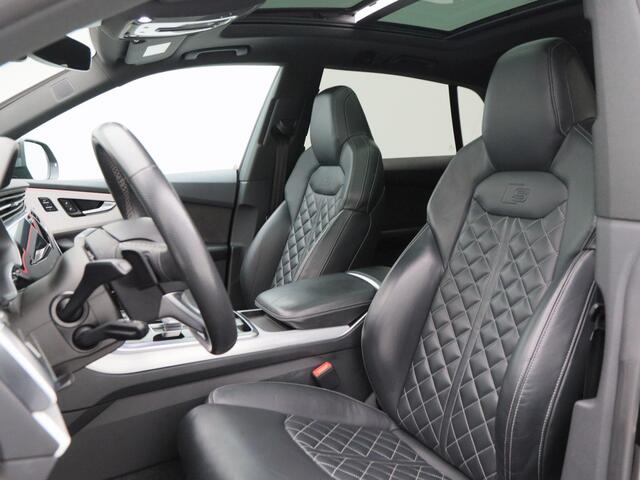 Audi Q8 55 TFSi e quattro S-Line 381 Pk | Head-Up | Luchtvering | B&O Audio | Panoramadak | 360° Camera | Trekhaak | LED | 23 Inch