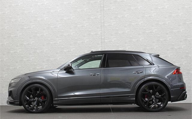 Audi Q8 60e 462PK Competition | RS-Stoelen | 360 Camera | ACC | Carbon | Panorama | Massage | Ventilatie | B&O Sound | Matrix-LED | Luchtvering | Alcantara Hemelbekleding | Stoelverwarming V+A | Sfeerverlichting | Keyless-Entry | ISO-Glas | Zonwering | Standkache