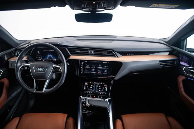 Audi Q8 Sportback e-tron 55 quattro S Edition 115 kWh Trekhaak - Panoramadak - Comfortstoelen - Stoelventilatie/Massage - Servosluiting - B&O - Head up - Parkeerassistent - Privacy glas - Optiekpakket zwart -