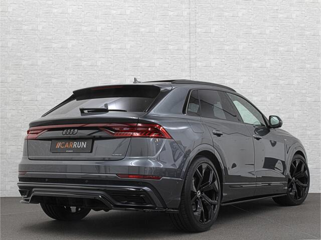 Audi Q8 60 462pk Competition S-Line | 11-2022 | RS Leder | Carbon | Softclose | 360 Camera | ACC | Panorama | Luchtvering | Nachtzicht Cam | Headup | LED-Matrix | Trekhaak | Lane & Side Assist | Led Sfeerverlichting | Keyless-Entry | | Black-Optic | Rijklaar incl