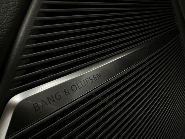 Audi Q8 60e 490pk Competition R.S-Stoelen | 4WS Achteras Besturing | OLED | Laser | SQ8 Uitgevoerd | Massage | Ventilatie | Valcona Leder+ Pakket | B&O Sound | 23'' | Alcantara hemel | Head-Up | Soft-Close | Panodak | 2x Memory | Trekhaak | Keyless-Entry | Luchtv