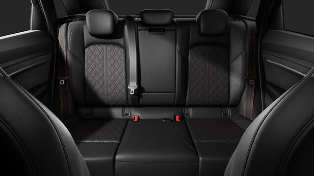 Audi Q8 e-tron 55 quattro Advanced Edition 115 kWh S line interieur - Panoramadak - Head up - Adaptieve Cruise Control - Elektrisch verstelbaar stuurwiel - Servosluiting - Parkeerassistent - S Sportstoelen -
