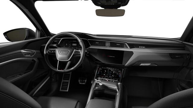 Audi Q8 Sportback e-tron 55 quattro S Edition 115 kWh Panoramadak - Adaptieve Cruise Control - Optiekpakket zwart - Stoelverwarming vóór - S Sportstoelen - Uitgebreide interieurvoorverwarming - Assistentiepakket 'Tour' -
