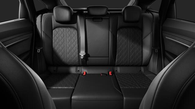 Audi Q8 Sportback e-tron 55 quattro S Edition 115 kWh Panoramadak - Adaptieve Cruise Control - Optiekpakket zwart - Stoelverwarming vóór - S Sportstoelen - Uitgebreide interieurvoorverwarming - Assistentiepakket 'Tour' -