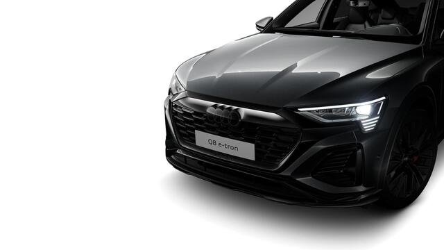 Audi Q8 Sportback e-tron 55 quattro S Edition 115 kWh Panoramadak - Adaptieve Cruise Control - Optiekpakket zwart - Stoelverwarming vóór - S Sportstoelen - Uitgebreide interieurvoorverwarming - Assistentiepakket 'Tour' -