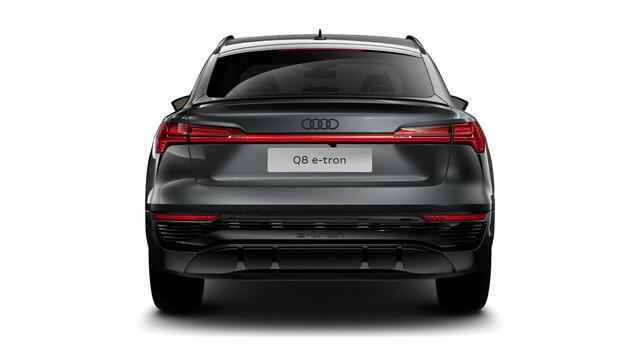 Audi Q8 Sportback e-tron 55 quattro S Edition 115 kWh Panoramadak - Adaptieve Cruise Control - Optiekpakket zwart - Stoelverwarming vóór - S Sportstoelen - Uitgebreide interieurvoorverwarming - Assistentiepakket 'Tour' -