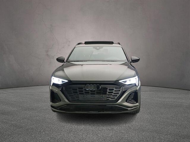 Audi Q8 e-tron 55 quattro S Edition 408PK 115 kWh | Pano | Head-up | Servo | Top-view | B& O | Alcantara | Privacy-Glas | Ambient-Lightning | Comfort-Sleutel | Digitale-Matrix |