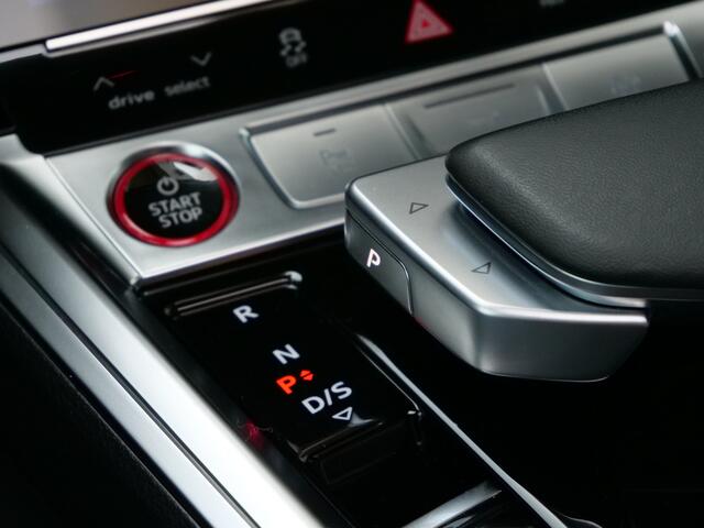 Audi Q8 e-tron S quattro SQ8 115 kWh 504 Pk Automaat Navi / DAB / Leer / Pano-dak / Luchtvering / 21 inch / SOH 98 %