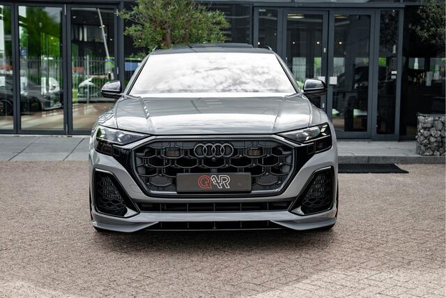 Audi Q8 60 TFSI e ABT Aero Competition | Audi Exclusive Nardogrijs | Advanced onderstel | Stoelventilatie + massagefunctie | Uitgebreid lederpakket | Carbon | Head up | B&O | Servosluiting