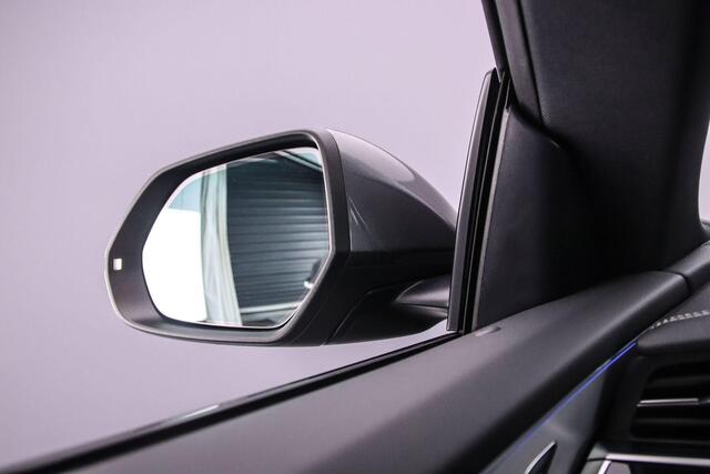 Audi Q8 55 TFSI e quattro Pro Line S | Trekhaak | Luchtvering | Panorama Dak | Adaptieve Cruise | Camera | Matrix Led | B&O 3d | Stoelen-pakket | Memory-pakket | Spiegel-pakket | Tour pakket | Trekhaak-pakket | Assistentie Pakket Plus | Memory-pakket | Assistenti