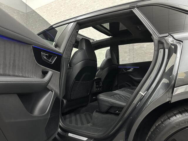Audi Q8 60e 462PK Competition | RS-Stoelen | 360 Camera | ACC | Carbon | Panorama | Massage | Ventilatie | B&O Sound | Matrix-LED | Luchtvering | Alcantara Hemelbekleding | Stoelverwarming V+A | Sfeerverlichting | Keyless-Entry | ISO-Glas | Bovag Garantie | 22" L