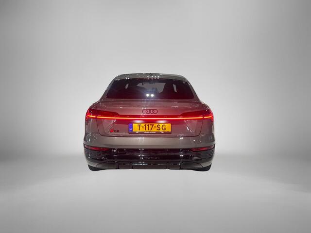 Audi Q8 Sportback e-tron 55 quattro S Edition 408pk / 115 kWh · Panoramadak · Bang & Olufsen sound · Stoel,-Stuur & achterbank verwarmd · Leder · 21'' Velgen · Apple/Android Car Play · Camera · Dodehoeksensoren· ·
