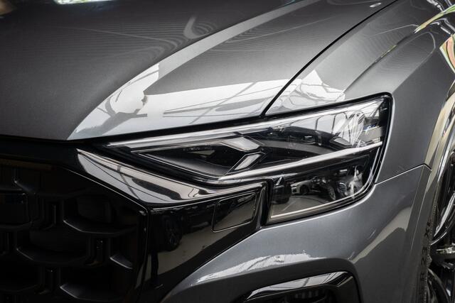 Audi Q8 60 TFSI e quattro Pro Line S Competition HUD Panodak 360° B&O ACC Leer LM velgen Memory seats Climate voor en achter PDC Elektr. uitklapbare trekhaak Stoelverwarming voor & achter Niveauregeling Massage Stoelventilatie NIEUW! Fabrieksgarantie!