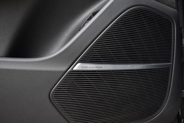 Audi Q8 55 TFSI e Quattro Pro Line S | ACC | RS-Seats | Head-Up | B&O | Softclose | 22'' Wielen | Stuurverwarming | Matrix | Nachtzicht |