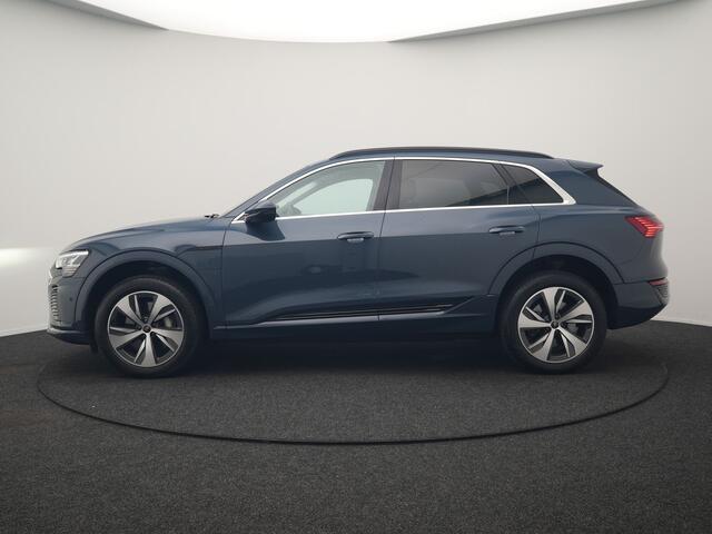Audi Q8 e-tron 55 quattro S Line 114 kWh 408pk Dealer O.H | Trekhaak Afn. | Adaptive Cruise | Camera | Head Up | Matrix LED | Lederen Sportstoelen Memory & Ventilatie | Apple Carplay | Virtual | Stoelverwarming | Navigatie | DAB | 20"L.M |