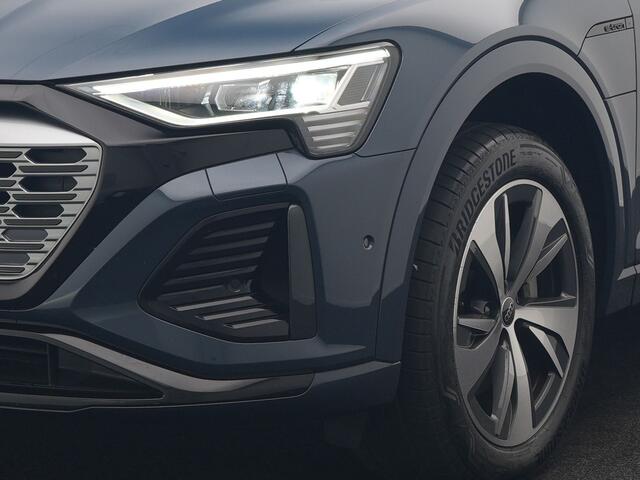 Audi Q8 e-tron 55 quattro S Line 114 kWh 408pk Dealer O.H | Trekhaak Afn. | Adaptive Cruise | Camera | Head Up | Matrix LED | Lederen Sportstoelen Memory & Ventilatie | Apple Carplay | Virtual | Stoelverwarming | Navigatie | DAB | 20"L.M |