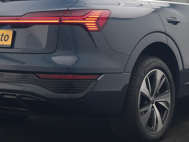 Audi Q8 e-tron 55 quattro S Line 114 kWh 408pk Dealer O.H | Trekhaak Afn. | Adaptive Cruise | Camera | Head Up | Matrix LED | Lederen Sportstoelen Memory & Ventilatie | Apple Carplay | Virtual | Stoelverwarming | Navigatie | DAB | 20"L.M |