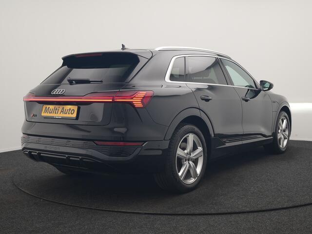 Audi Q8 e-tron 55 Quattro S Line 114 kWh 408pk Dealer O.H. | Trekhaak Afn. | Luchtvering | Adaptive Cruise | Head Up | Matrix LED | Camera | Alcantara Sportstoelen Verwarmd | Sfeerverlichting | Keyless | Navigatie | Virtual | DAB |