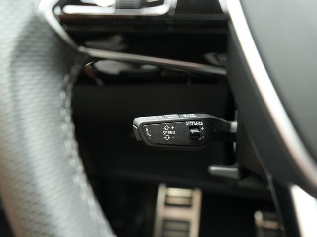 Audi Q8 e-tron 55 Quattro S Line 114 kWh 408pk Dealer O.H. | Trekhaak Afn. | Luchtvering | Adaptive Cruise | Head Up | Matrix LED | Camera | Alcantara Sportstoelen Verwarmd | Sfeerverlichting | Keyless | Navigatie | Virtual | DAB |