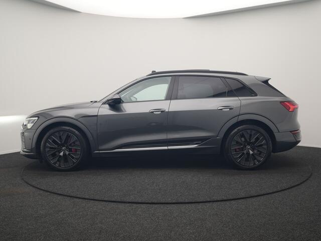 Audi Q8 e-tron 55 Quattro S Line 114 kWh 408pk Dealer O.H. | Trekhaak Afn. | Panodak | Luchtvering | Head Up | Adaptive Cruise | Bang & Olufsen | 360 Camera | Matrix LED | Alcantara Sportstoelen Verwarmd | Sfeerverlichting | Keyless | Blis | 21"L.M |