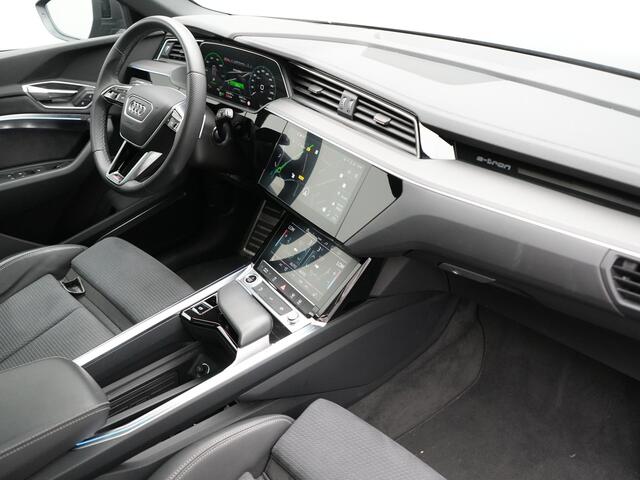 Audi Q8 e-tron 55 Quattro S Line 114 kWh 408pk Dealer O.H. | Trekhaak Afn. | Panodak | Luchtvering | Head Up | Adaptive Cruise | Bang & Olufsen | 360 Camera | Matrix LED | Alcantara Sportstoelen Verwarmd | Sfeerverlichting | Keyless | Blis | 21"L.M |