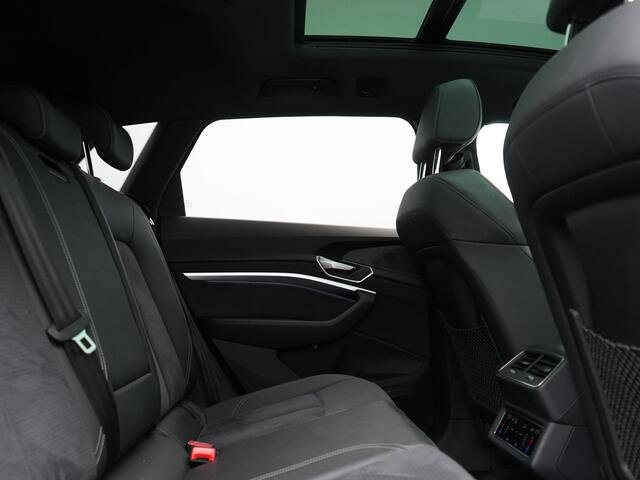 Audi Q8 e-tron 55 Quattro S Line 114 kWh 408pk Dealer O.H. | Trekhaak Afn. | Panodak | Luchtvering | Head Up | Adaptive Cruise | Bang & Olufsen | 360 Camera | Matrix LED | Alcantara Sportstoelen Verwarmd | Sfeerverlichting | Keyless | Blis | 21"L.M |