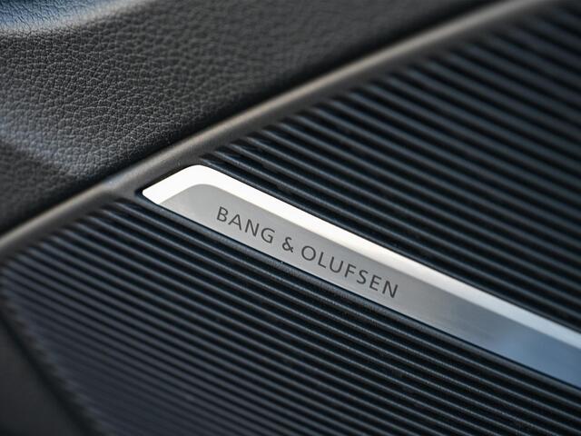 Audi Q8 55 TFSI quattro Pro Line Plus | Panoramadak | Night-Vision | Achterasbesturing | HUD | Luchtvering | B&O | Stoelmassage + Ventilatie | Camera | Soft-Close | Ambiance Interieur | Adaptive Cruise |