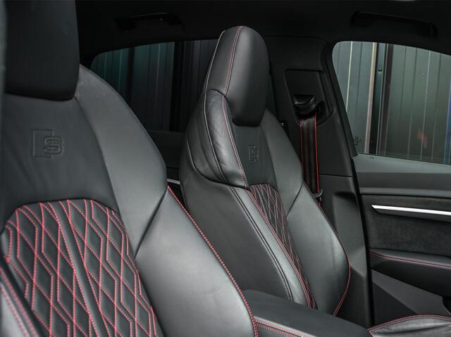Audi Q8 Sportback e-tron S quattro SQ8 115 kWh /503PK | NL-Auto | 1ste Eigenaar | Panoramadak | B&O | HUD | 360 Camera | Carbon Interieur | Adaptive Cruise | Stoelverwarming V+A | Luchtvering | Stuurverwarming | Memory Seats | Ambiance Interieur |
