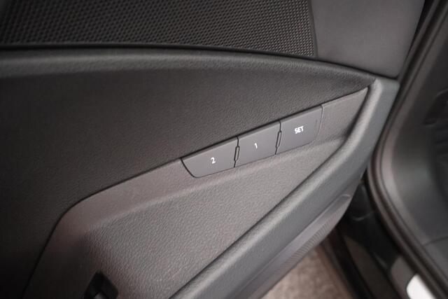 Audi Q8 e-tron 50 quattro 340pk Advanced Edition 95 kWh Camera Memory ACC HUD Stoelverwarming Keyless Navigatie
