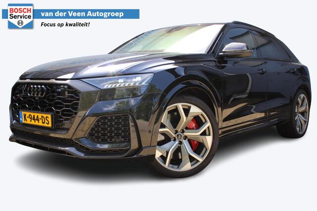 Audi Q8 4.0 TFSI RS Q8 quattro 600pk | Keramische remschijven | Alcantara hemel | Luchtvering | Bang & Olufsen premium audio | Elektrisch wegklapbare trekhaak | Stoelverwarming/ventilatie | Stuurverwarming | Achterbank verwarmd | Elektrisch verstelbare stoelen met memory | 360* Camera | Alcantara stuur | Keyless entry/start | Soft close | Stuurverwarming | Head-Up display |