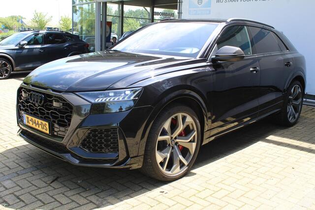 Audi Q8 4.0 TFSI RS Q8 quattro 600pk | Keramische remschijven | Alcantara hemel | Luchtvering | Bang & Olufsen premium audio | Elektrisch wegklapbare trekhaak | Stoelverwarming/ventilatie | Stuurverwarming | Achterbank verwarmd | Elektrisch verstelbare stoelen met memory | 360* Camera | Alcantara stuur | Keyless entry/start | Soft close | Stuurverwarming | Head-Up display |