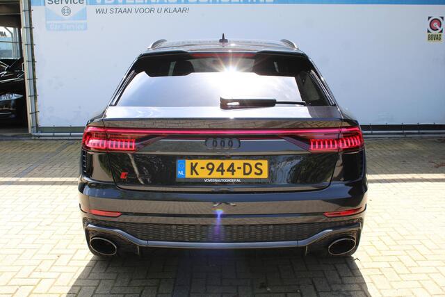 Audi Q8 4.0 TFSI RS Q8 quattro 600pk | Keramische remschijven | Alcantara hemel | Luchtvering | Bang & Olufsen premium audio | Elektrisch wegklapbare trekhaak | Stoelverwarming/ventilatie | Stuurverwarming | Achterbank verwarmd | Elektrisch verstelbare stoelen met memory | 360* Camera | Alcantara stuur | Keyless entry/start | Soft close | Stuurverwarming | Head-Up display |