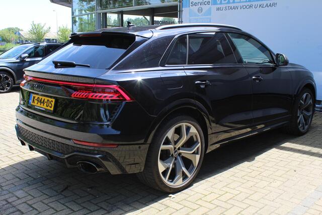 Audi Q8 4.0 TFSI RS Q8 quattro 600pk | Keramische remschijven | Alcantara hemel | Luchtvering | Bang & Olufsen premium audio | Elektrisch wegklapbare trekhaak | Stoelverwarming/ventilatie | Stuurverwarming | Achterbank verwarmd | Elektrisch verstelbare stoelen met memory | 360* Camera | Alcantara stuur | Keyless entry/start | Soft close | Stuurverwarming | Head-Up display |