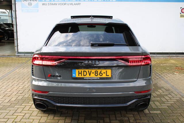Audi Q8 4.0 TFSI RS Q8 quattro 600pk | Panorama dak | Keramische remschijven | Alcantara hemel | Luchtvering | Bang & Olufsen premium audio | Elektrisch wegklapbare trekhaak | Stoelverwarming/ventilatie | Stuurverwarming | Achterbank verwarmd | Elektrisch verstelbare stoelen met memory | Massage stoelen | Night Vision | 360° Camera | Alcantara stuur | Keyless entry/start | Soft close | Stuurverwarming |