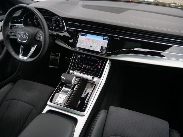 Audi Q8 55 TFSI e-hybrid quattro Black Line 394 Pk Automaat Navi / DAB / Apple Carplay / Pano-dak / 360 camera