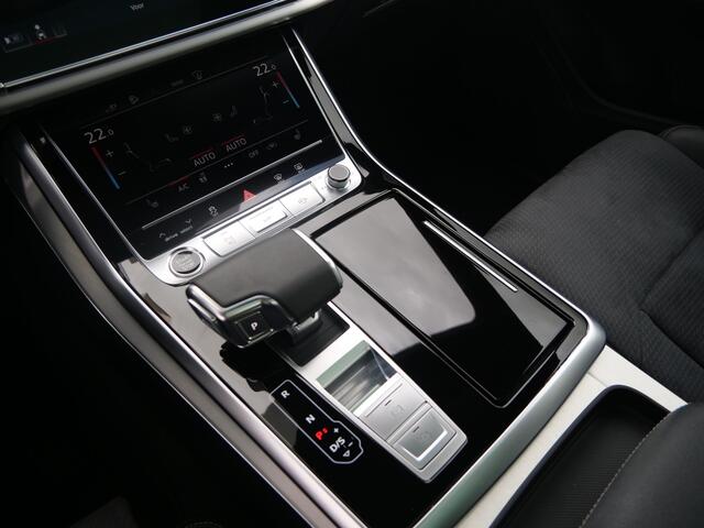 Audi Q8 55 TFSI e-hybrid quattro Black Line 394 Pk Automaat Navi / DAB / Apple Carplay / Pano-dak / 360 camera