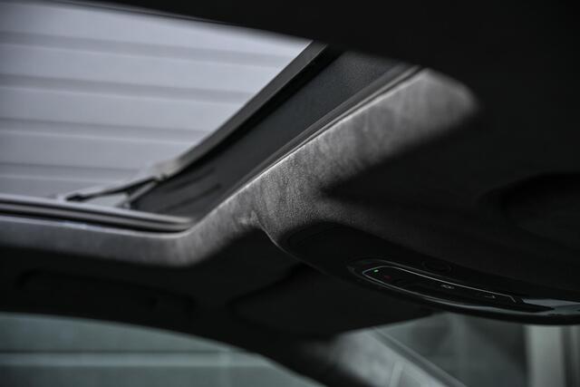 Audi Q8 E-Hybrid Quattro 360KW Competition Plus | Panoramadak | 5 Jr Garantie | Alcantara Hemelbekleding | Carbon Inleg | Stoelmassage + Ventilatie | Achterasbesturing | 360 Camera | B&O Sound | HUD | OLED | Soft Close | Ambiance Interieur |