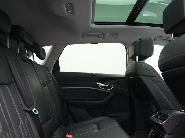 Audi Q8 e-tron 55 quattro Advanced Edition 115 kWh 408pk Dealer O.H | Panodak | Head Up | 360 Camera | Bang & Olufsen | Lederen Sportstoelen Massage & Memory | Stoelventilatie & Verwarming | Cruise Control | Keyless | Virtual | Navigatie | DAB | 21" L.M |