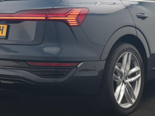 Audi Q8 e-tron 55 quattro Advanced Edition 115 kWh 408pk Dealer O.H | Panodak | Head Up | 360 Camera | Bang & Olufsen | Lederen Sportstoelen Massage & Memory | Stoelventilatie & Verwarming | Cruise Control | Keyless | Virtual | Navigatie | DAB | 21" L.M |
